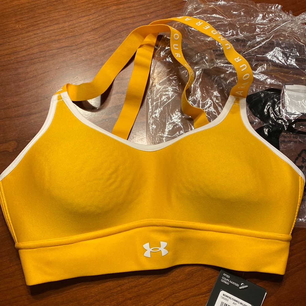 UA Infinity Mid Cover Sports bra.